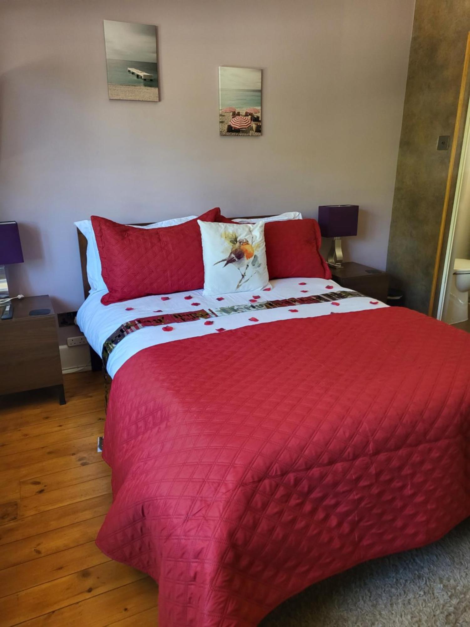 Little Robin Gate - Free Parking - - 10 Min Walk To Train Station Maison d'hôtes Bornemouth